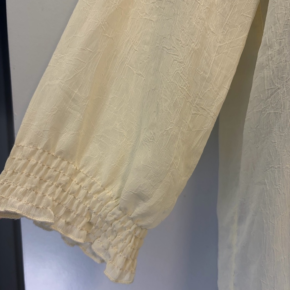 Forever 21 Cream Blouse - Picture 4 of 6